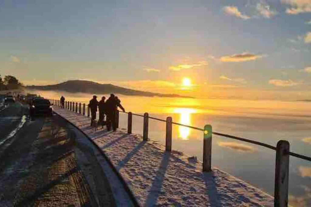 Watersedge Retreat, Views, Sunsets, Dogs Welcome Sandside  Buitenkant foto